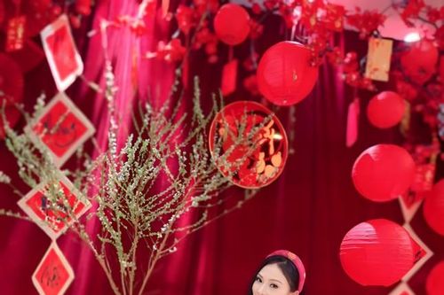 'Nữ ca sĩ tỷ phú' Hà Phương cùng 'người tình sân khấu' xuống phố du Xuân, tiết lộ kế hoạch cho năm 2024