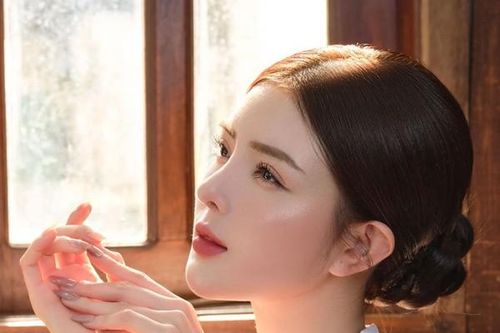 'Búp bê sống' Việt đẹp như tranh vẽ trong bộ ảnh áo dài