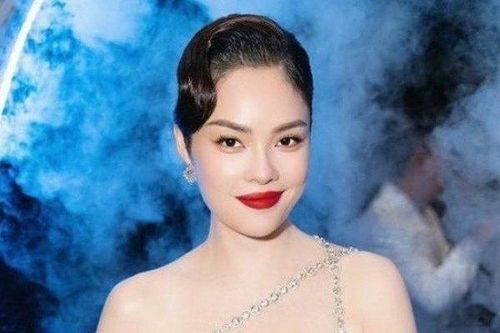 Dương Cẩm Lynh: 'Mùa Tết tôi kiếm 500 triệu đồng nhờ livestream bán hàng'