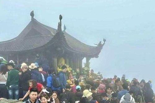Quảng Ninh: Đón hơn 800.000 lượt du khách trong 5 ngày Tết
