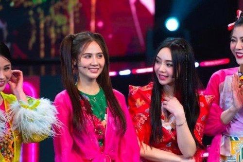 'Cô trưởng phòng nóng nhất phim VTV' mặc váy ngắn khoe dáng nuột trên sóng truyền hình