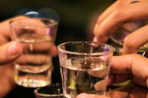Người đàn ông 40 tuổi bụng cứng như gỗ do uống nhiều rượu bia dịp Tết