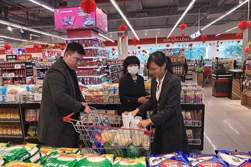 Người dân có xu hướng chi tiêu tiết kiệm là nguyên nhân dẫn đến sức mua yếu trong dịp Tết Giáp Thìn