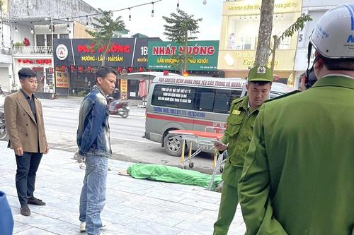 Phát hiện thi thể nam thanh niên trên vỉa hè ở TP Vinh
