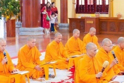 Giám sát việc tổ chức lễ hội tại chùa Ba Vàng