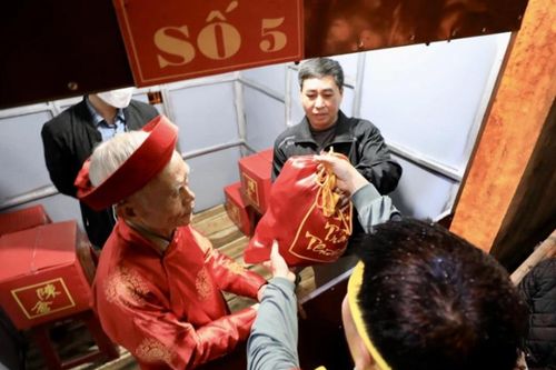 Khai hội Lễ phát lương Đức Thánh Trần đền Trần Thương xuân Giáp Thìn