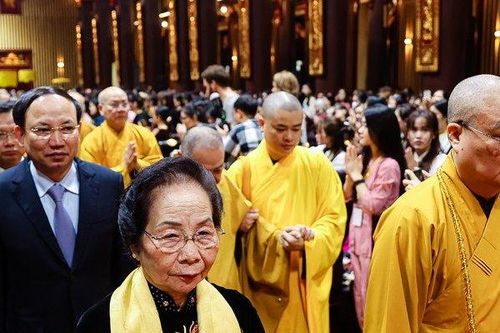 Hàng vạn du khách tham dự lễ khai hội Yên Tử năm 2024