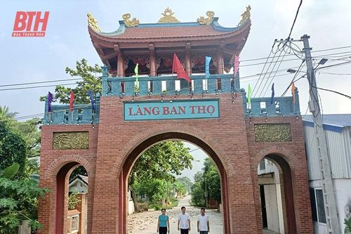 Nữ bí thư chi bộ, trưởng thôn hết lòng vì công việc