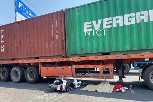 Đồng Nai: Va chạm với xe container, bé gái 12 tuổi tử vong