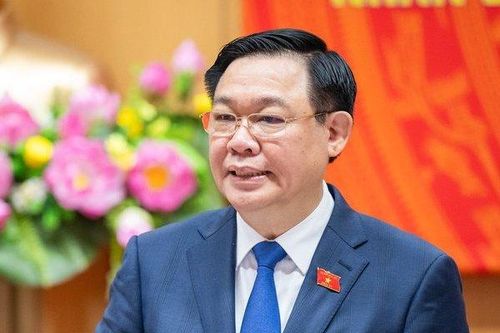 Nghiên cứu, đề xuất chế độ, chính sách đãi ngộ phù hợp cho cán bộ y tế