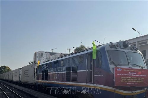 Chuyến tàu liên vận quốc tế đầu tiên năm Giáp Thìn đưa nông sản sang Trung Quốc