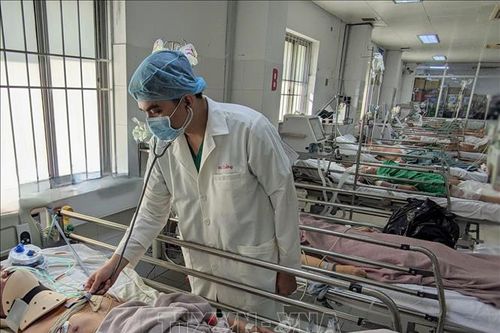 Cứu sống người đàn ông bị kéo đâm xuyên cổ