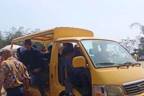 CSGT xử lý xe nhồi nhét, hoán cải chở khách leo núi chiêm bái