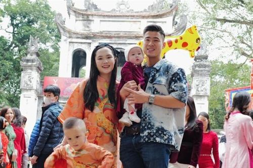 Vợ Duy Mạnh mùng 1 Tết đã làm việc đến giờ vẫn thở dốc, hoàn cảnh khó khăn hay lý do gì?
