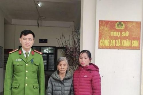 Cụ bà 85 tuổi được Công an xã giúp trở về đoàn tụ cùng gia đình sau hơn 2 năm lưu lạc