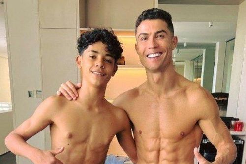Cậu cả nhà Cristiano Ronaldo lớn phổng phao, đúng chuẩn 'hổ phụ sinh hổ tử'