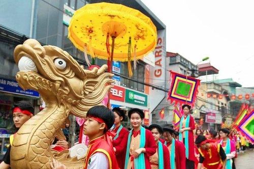 Hà Nội: Hàng nghìn người đội mưa dự lễ hội Chèo tàu Tổng Gối
