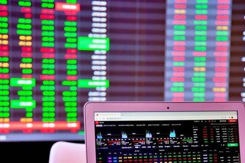 VN-Index tăng 100 điểm, lãnh đạo các doanh nghiệp đua nhau 'chốt lời'