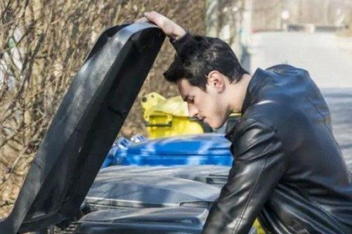 Triệu phú có 10 ngôi nhà, gây sốc khi ăn uống tằn tiện bằng việc lục thùng rác