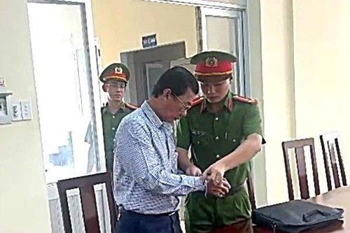 Bình Thuận: 2 bác sĩ ký khống, làm giả giấy khám sức khỏe, lãnh án tù