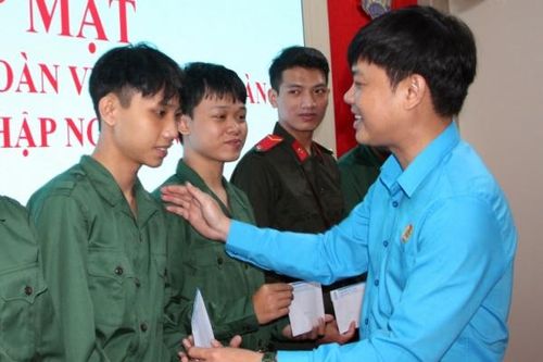 Liên đoàn Lao động tỉnh gặp mặt động viên 45 đoàn viên, con của đoàn viên lên đường nhập ngũ