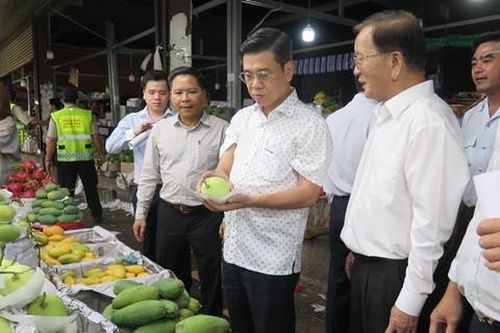 Kinh doanh bát nháo xung quanh Chợ đầu mối nông sản Thủ Đức