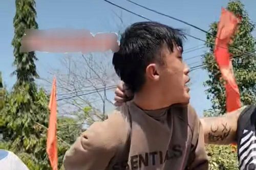 Vờ mua nữ trang để cướp giật kiềng vàng 7 chỉ