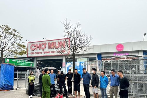 Trên 100 người tập huấn kỹ năng cứu nạn, chữa cháy tại chợ Mun
