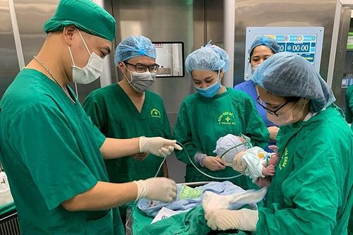 Bệnh viện Đa khoa tỉnh Thanh Hóa đạt nhiều thành tích, chăm sóc tốt sức khỏe nhân dân