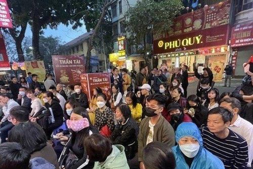 Vàng phăm phăm tăng giá, mua vào ngày Vía Thần Tài giờ lãi bao nhiêu tiền?