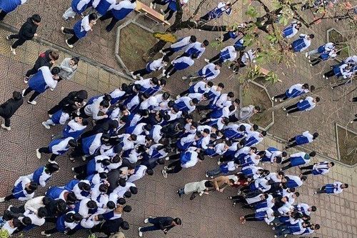 Thanh Hóa: Nam sinh lớp 10 rơi từ tầng 4 xuống sân trường đã tử vong