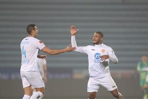 Ghi 2 bàn trong 2 phút bù giờ, Nam Định thắng kịch tính Hà Nội FC