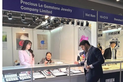 Doanh nghiệp Việt tham gia Hội chợ kim cương, đá quý quốc tế ở Hong Kong