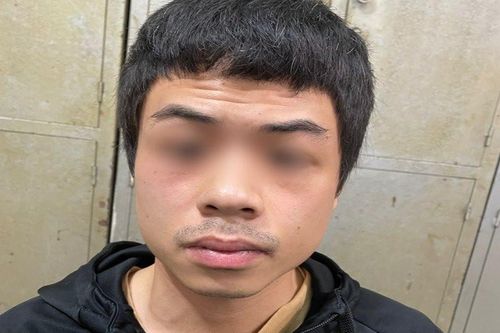 Còng tay bạn gái cũ để níu kéo tình cảm
