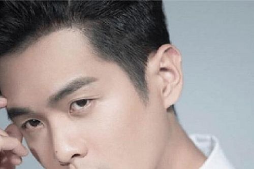 Nam thần 'cuồng vợ nhất showbiz Hoa ngữ', vì gần 700 tỷ mà kiện bố ra tòa