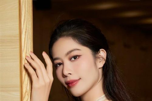 Nam Em của 8 năm trước xinh đẹp, rạng rỡ tới mức nào mà khiến ai cũng tiếc nuối?