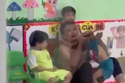 Vụ kẻ 'ngáo đá' cầm dao vào trường học khống chế nhiều cháu nhỏ: Do ảo giác 'cả gia đình bị giết…'