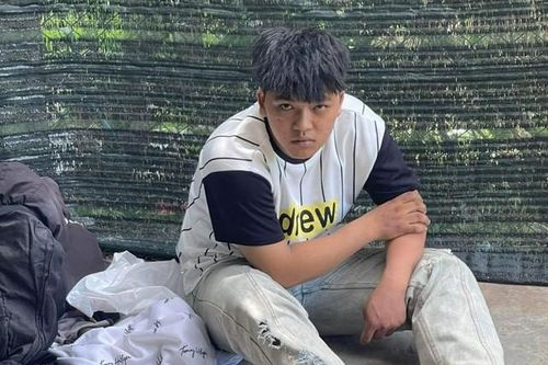 Khởi tố người đi xe máy tăng ga đâm CSGT bị thương nặng