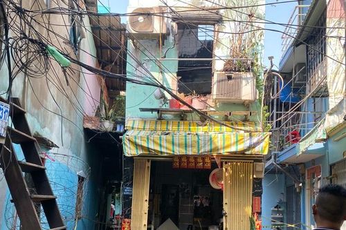 TPHCM: Nhà 2 tầng bị cháy nứt toác, nguy cơ đổ sập