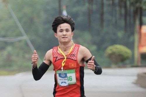 Bị chó đuổi, về nhất giải chạy việt dã: Nam VĐV lên tiếng