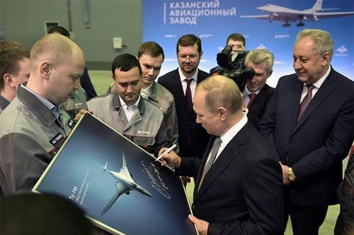 Hé lộ thông tin quan trọng sau khi ông Putin kiểm tra oanh tạc cơ Tu-160