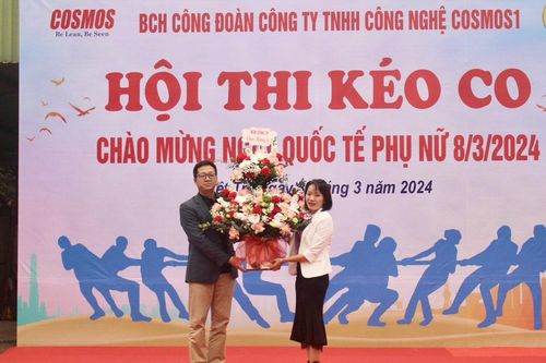 Hội thi kéo co chào mừng ngày Quốc tế Phụ nữ 8/3