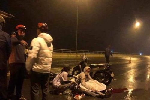 Đâm vào thành cầu vượt biển, 2 mẹ con tử nạn trong đêm