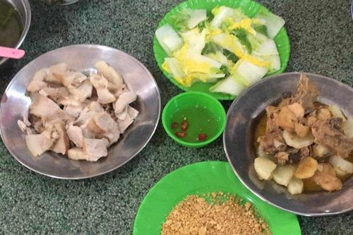 Bữa cơm không đủ no của sinh viên: Trung tâm Giáo dục Quốc phòng ĐH Huế nói gì?