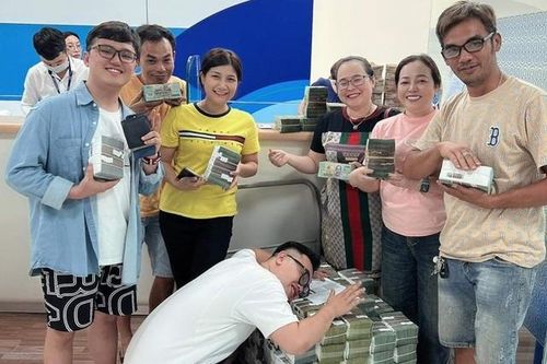 Bật mí may mắn đến với đại gia đình 7 anh chị em trúng số, 'vác' 34 tỷ đồng về nhà
