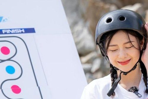 Nữ ca sĩ Liz Kim Cương lúng túng trong lần đầu tham gia gameshow
