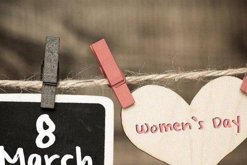 Lời chúc 8/3 hay và ý nghĩa dành tặng bà, mẹ