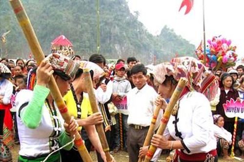 Có nên mở rộng lễ hội truyền thống?