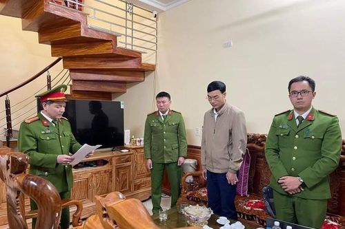 Bắt chi cục trưởng dự trữ nhà nước Tuyên Quang và thuộc cấp
