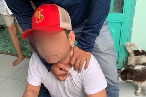 Bắt đối tượng vờ giúp đỡ người bị tai nạn để trộm tài sản